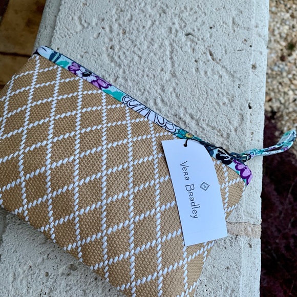 Gorgeous Vera Bradley Beach Tote and Clutch - Picture 6 of 10